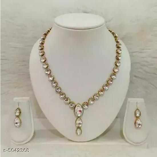 

Позолоченное колье с жемчугом и камнями, серьги и свадебные украшения Maangtikka