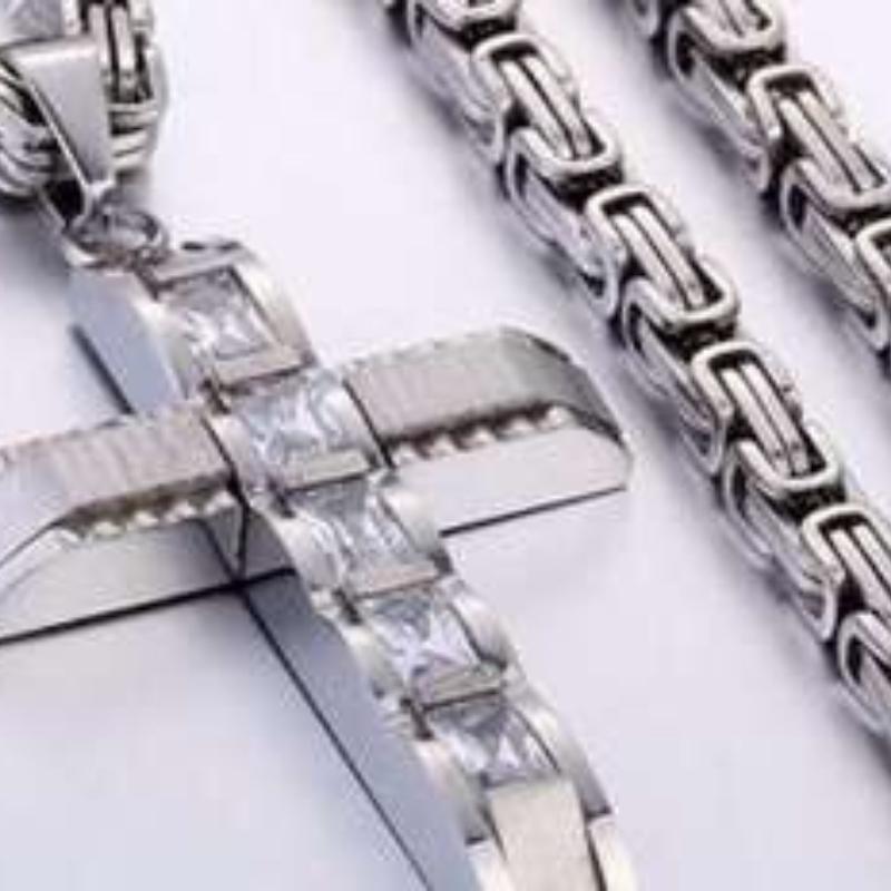 2026 Men's and Women's Classic Cross Pendant Necklace with Chain Jewelry Accessory Necklace