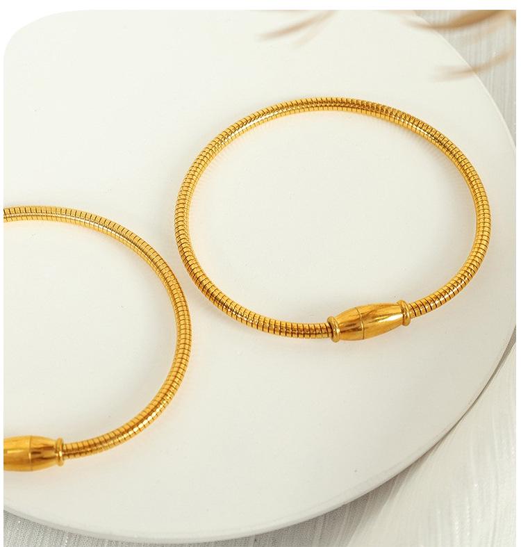 Elegant 2026 White Pearl Necklace & Magnetic Gold Clavicle Chain Set
