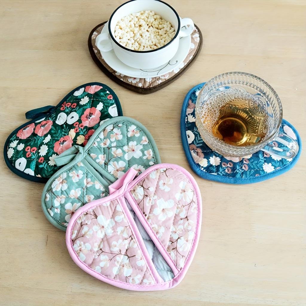 1 Pcs Heart Shaped Heat Resistant Pads Packaged with a Ribbon.These Thick Fabric Mats Feature a Vintage Floral Print