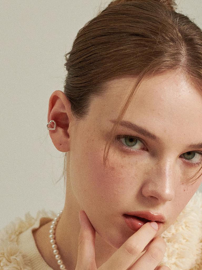 Picoment #006 Mini Heart Earcuff