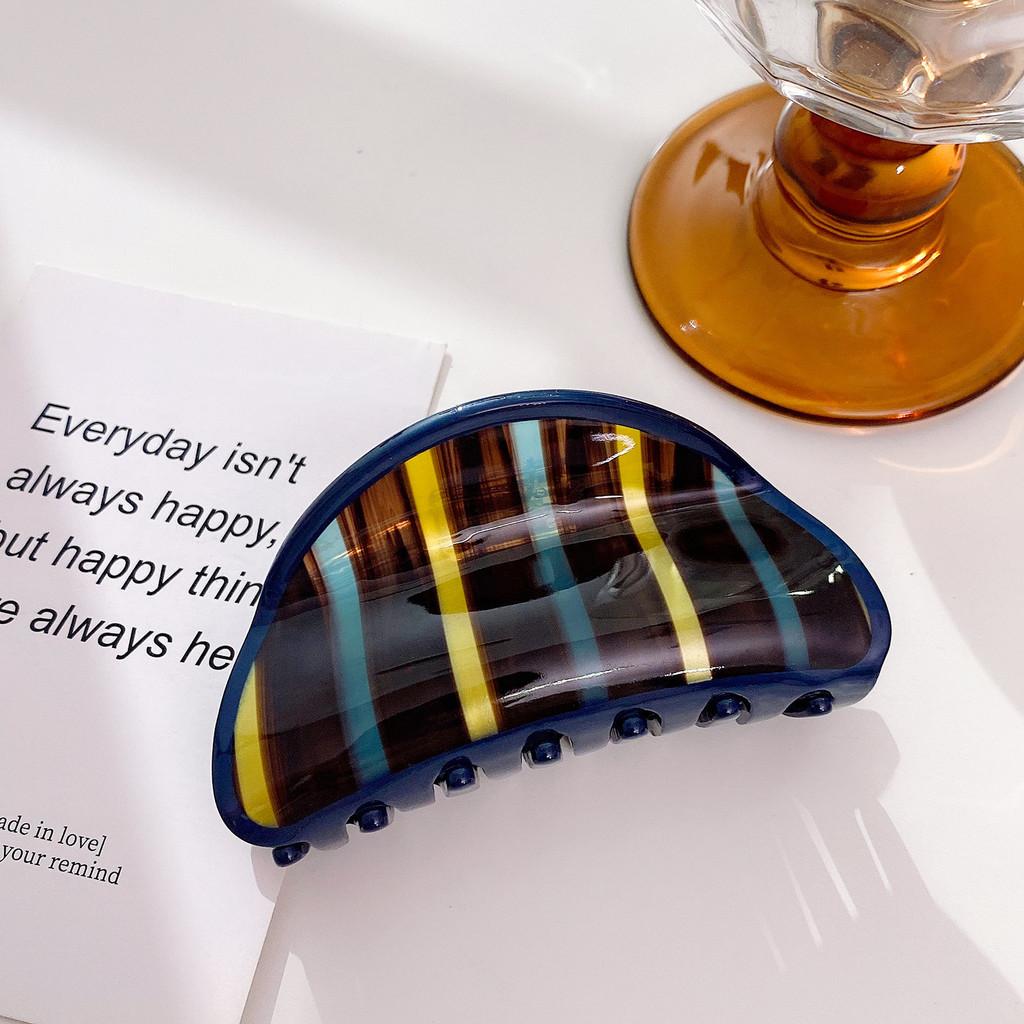 Fashionable Versatile Large Hair Claw With Retro Oval Design For Everyday Use