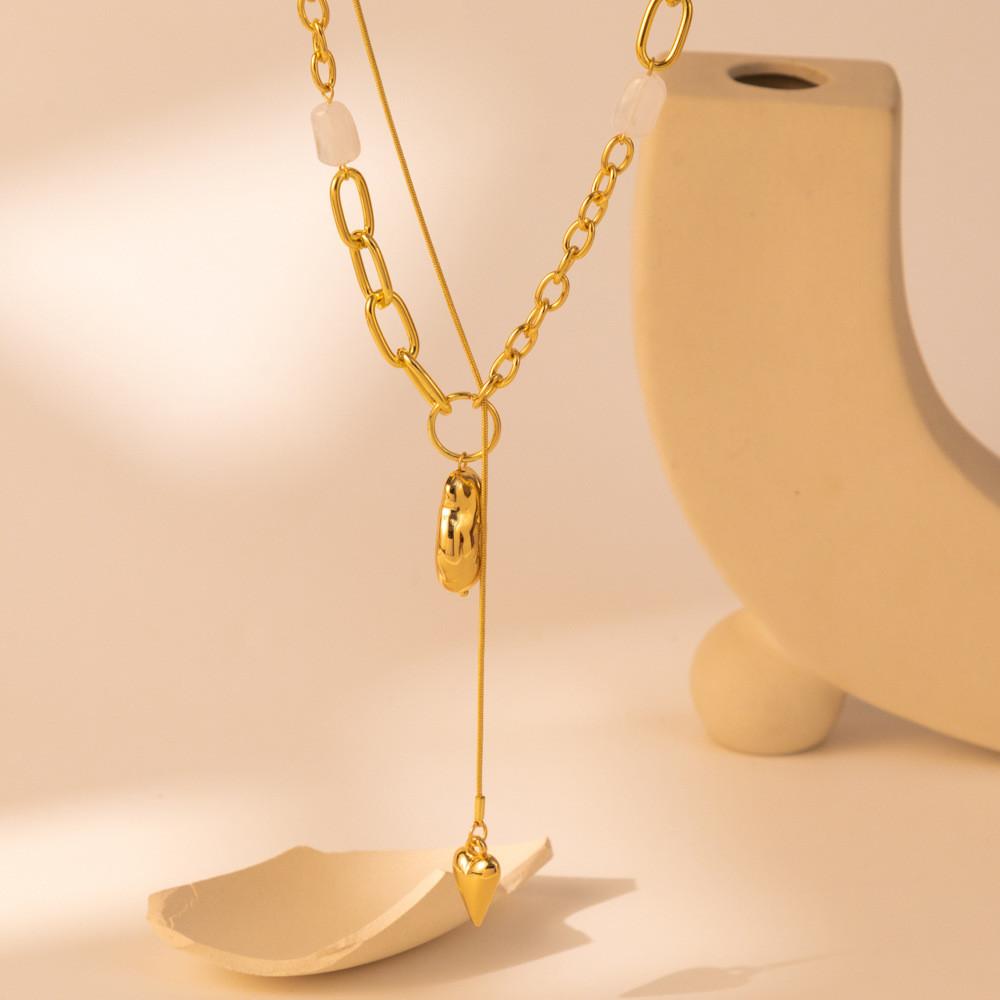 Long Tassel Eyecatching Heart Shaped Pendant Necklace For Women In Gold Elegant