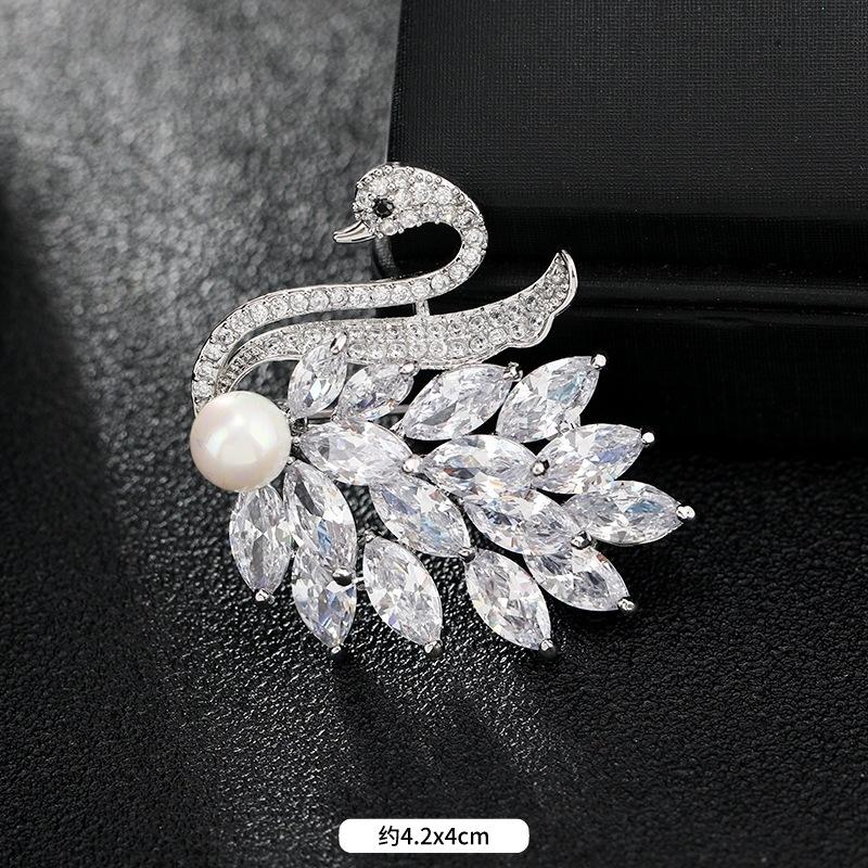 High-end crystal temperament brooch female swan snowflake luxury atmospheric brooch sweater pin suit trendy accessories