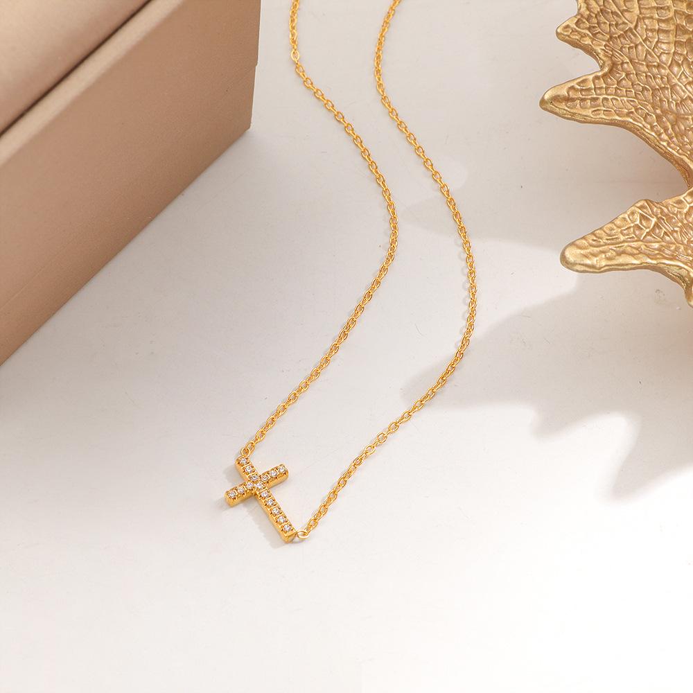 European Titanium Steel Diamond Cross Necklace for Women – Stylish, High-End, Non-Fading Clavicle Chain