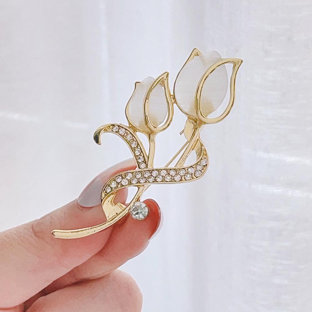 Elegant Pearl Tulip Brooch - Simple and Sophisticated Clothing Accessory