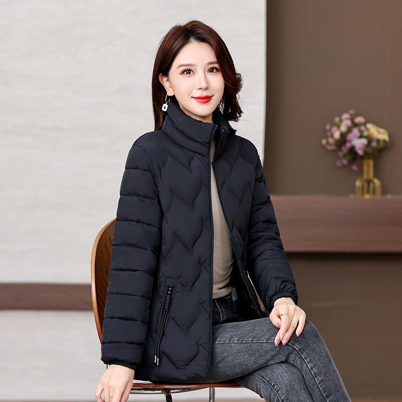 Padded-on Women's Short Winter Coat, Small Padded Jacket, Thickened Medium Mother's New Down Padded Jacket.