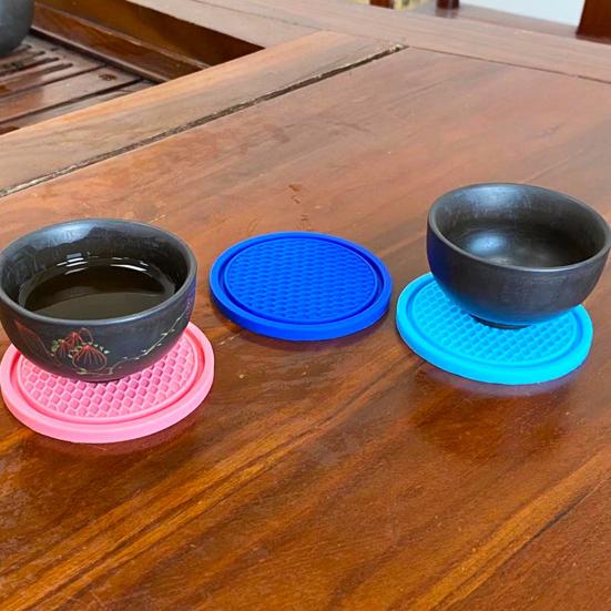 

Car Coasters Anti Slip PVC Cup Holder Insert Mats 2.76 Diameter Compact Cup Holders Universal Car Interior Vehicle Accessories червоний