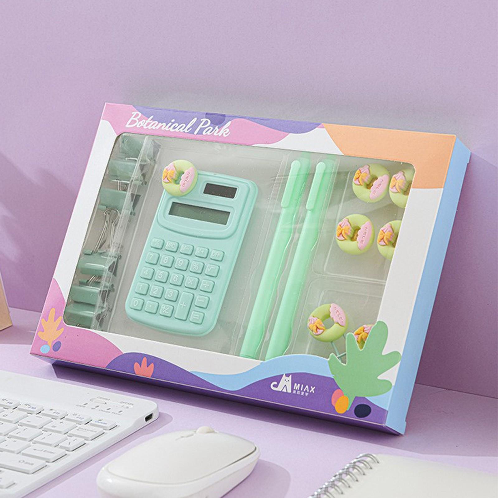 

Настольный Настольные аксессуары Настольные принадлежности 1 Калькулятор, 2 Ручки, 4 Кнопки, 2 Закладки, 7 Зажимов с длинным хвостом, 2 мл One Size зелёный