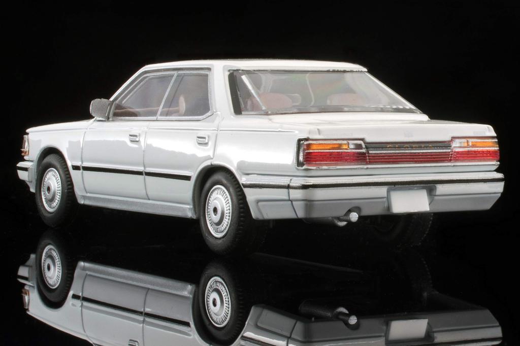 Tomica Limited Vintage Neo Scale Nissan Gloria HT V20 Grandage 1986 White Finished Model 1/64 LV-N198a