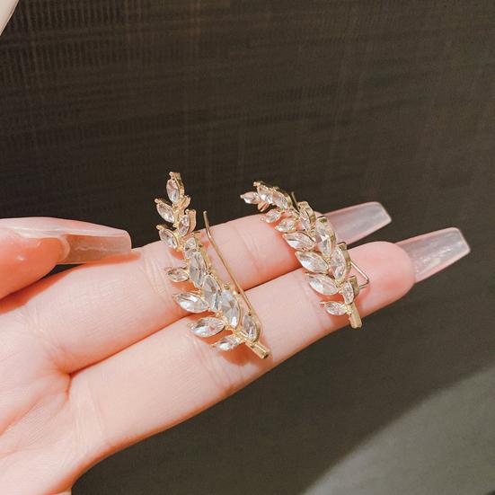 

1 пара женских сережек-гвоздиков с кубическим цирконием и листьями пшеницы