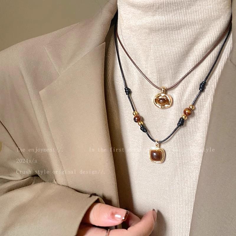 Tiger's eye stone pendant, leather rope necklace, autumn and winter medieval light luxury decorative sweater chain, versatile accessories