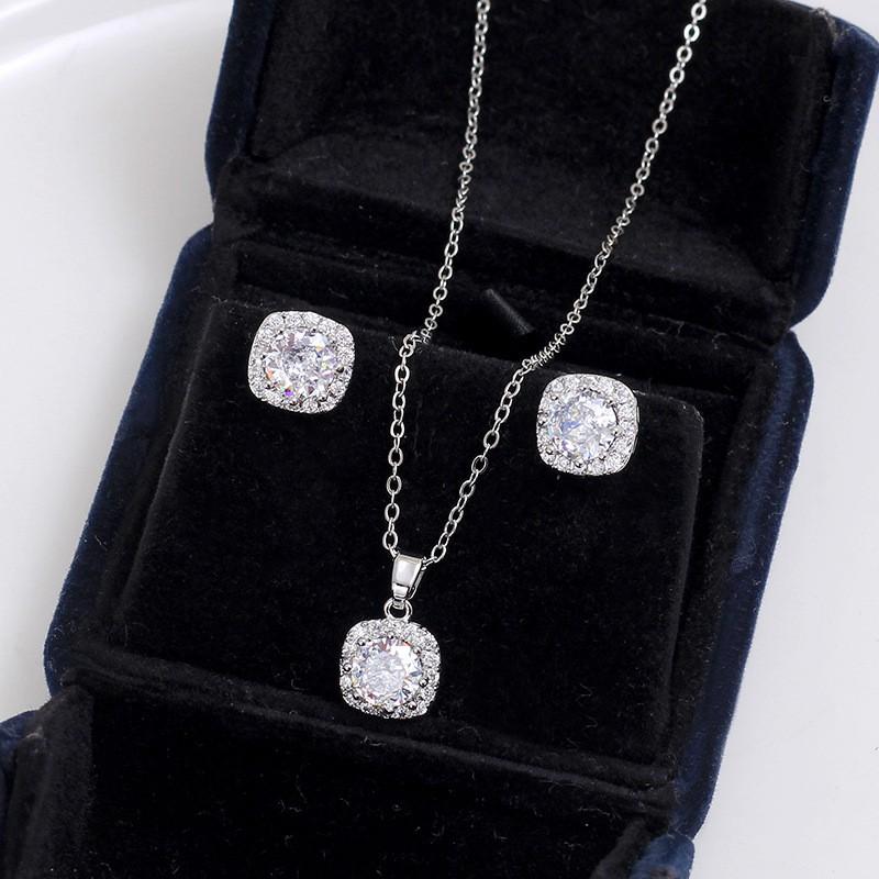 Elegant Zircon Lucky Clover Necklace Earring Set Women Light Luxury Geometric Pendant Jewelry Party Office Wear