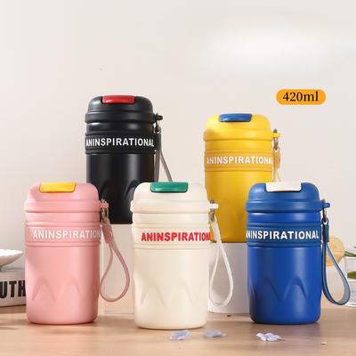 Neuer tragbarer Kaffeebecher aus Edelstahl 316 mit hochwertiger, tragbarer Thermostasse für Studenten mit einem Glas Wasser.
