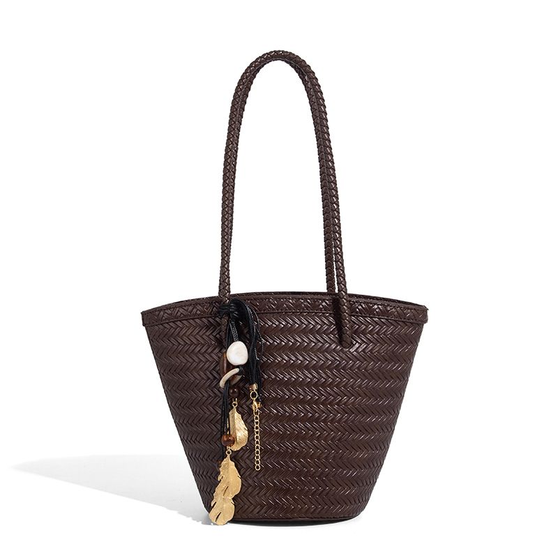 

Винтажная красная плетеная сумка-ведро с Пухом, женская, 2025, новая, с высоким чувством стиля, для отпуска, портативная сумка-корзина для овощей