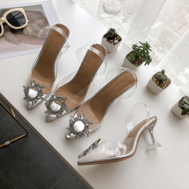 Mädchen tragen transparente hochhackige Sandalen Stilettos, elegante und bequeme Damenmode-Schuhe, neues Design, Luxus-Damenschuhe