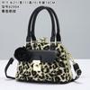 Hand bag to work multi-pocket shoulder bag women's bag straddling into the model