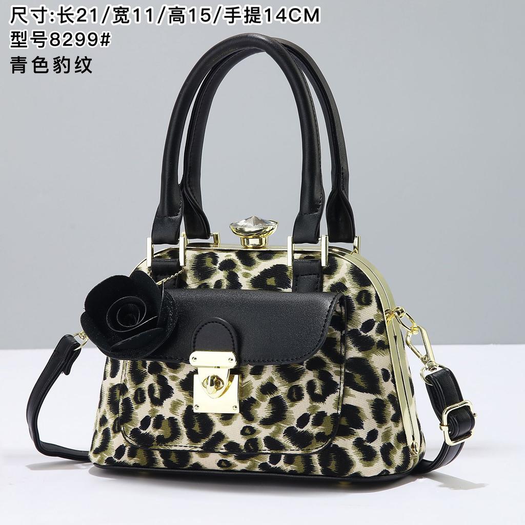 Hand bag to work multi-pocket shoulder bag women's bag straddling into the model