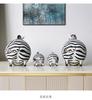 4 pezzi/set Ornamenti Famiglia Zebra in Resina Scultura Animale Simulazione Statua Zebra Decorazione per la Casa Ornamenti Artigianali Regalo per la Nuova Casa