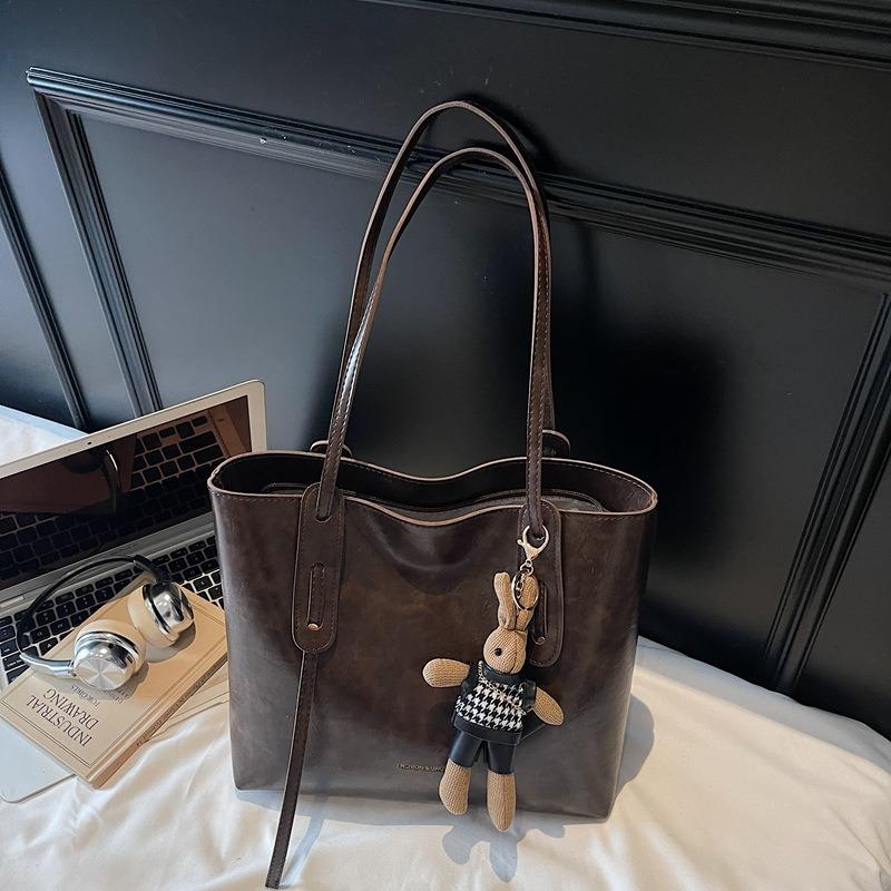 Simple retro tote bag women's new large-capacity versatile shoulder bag winter fashion underarm commuter bag