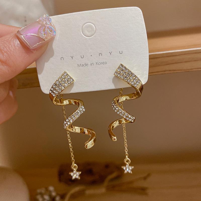 Korean Style Zircon Round Pendant Earrings: Light Luxury, Versatile, and Chic.