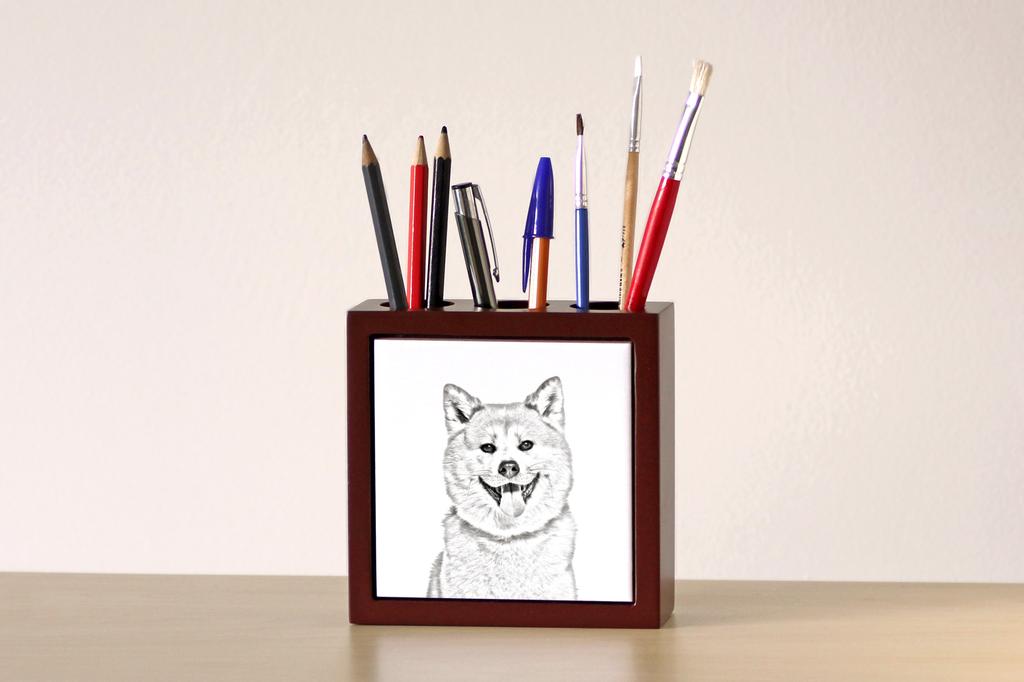 Akita, Akita Inu - Stiftehalter mit Hund, Schreibtischorganizer mit Aufdruck, personalisierte Schreibtischdekoration von der Marke Art-Dog.