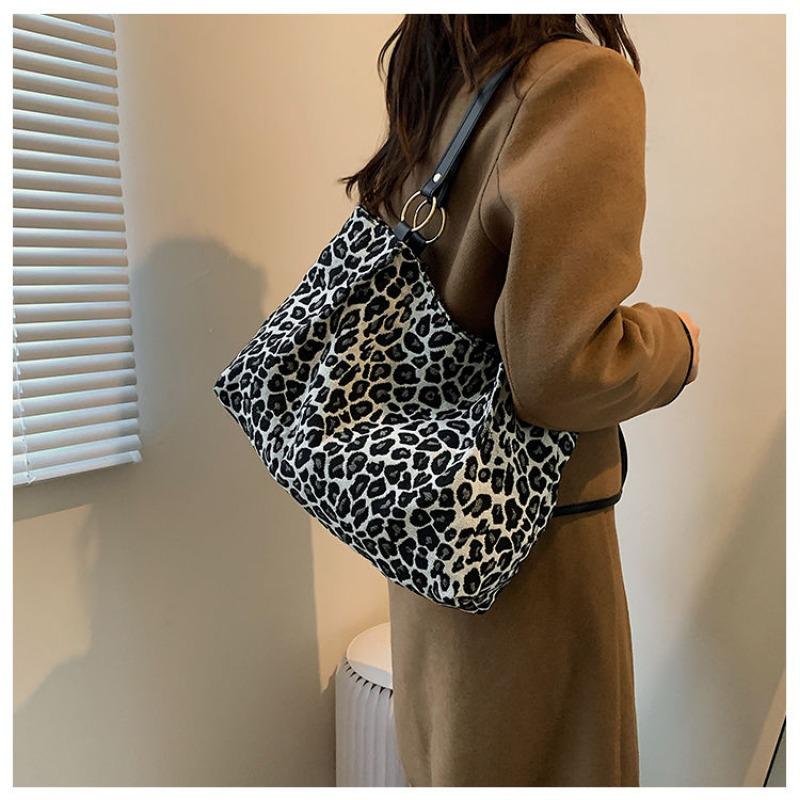 New Single-shoulder Canvas Bag, Fashionable Tote Bag for Leisure and Commuting with Large Capacity and Leopard Print, Versatile Women's Bag