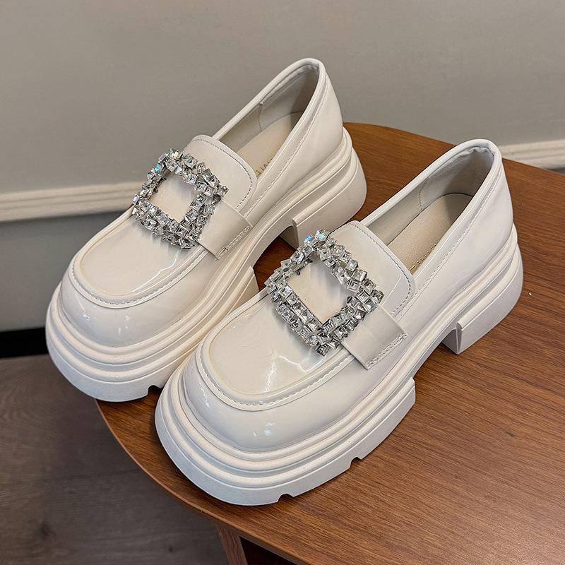 

Виноградные туфли-лоферы на платформе с бриллиантами 2025 универсальные повседневные с квадратной пряжкой и круглым носком зимняя женская обувь 39