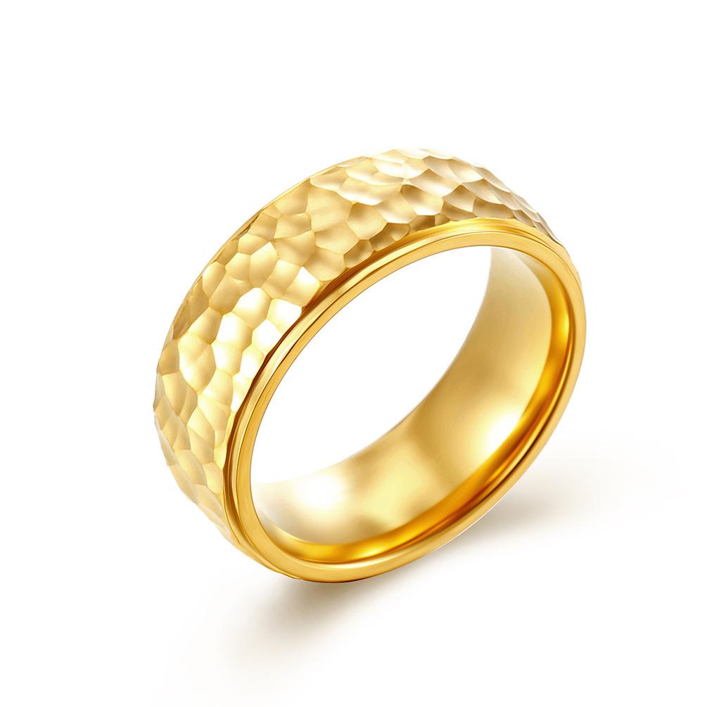 Ein Nischen-Handgefertigter Hämmer-Muster Mondkrater Titanstahlring Ohne Geschlecht