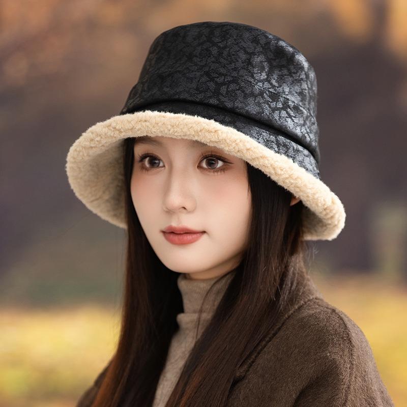 Autumn and Winter Hat Women's Lamb Wool Bucket Hat Versatile Washbasin Hat Thickened Warm Windproof Bucket Hat