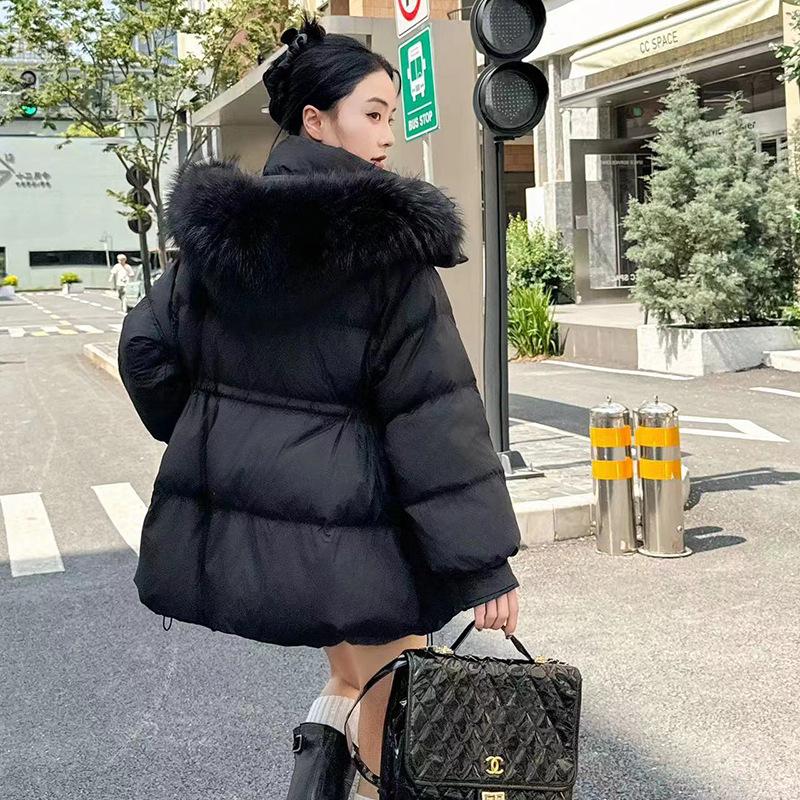 

Женский пуховик с большим меховым воротником из енота, Зимняя мода 2025, Высокая роскошь, Утепленный, На кулиске на талии, В стиле милитари, Темпераментный жакет, Тренд M