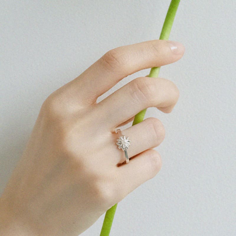 Pinaf Pearl daisy ring