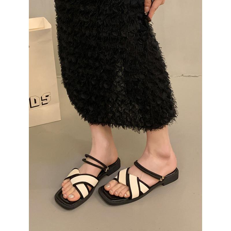 French fairy style flat-bottomed sandals female summer wear with skirt 2025 new popular versatile Roman two wear sandals
