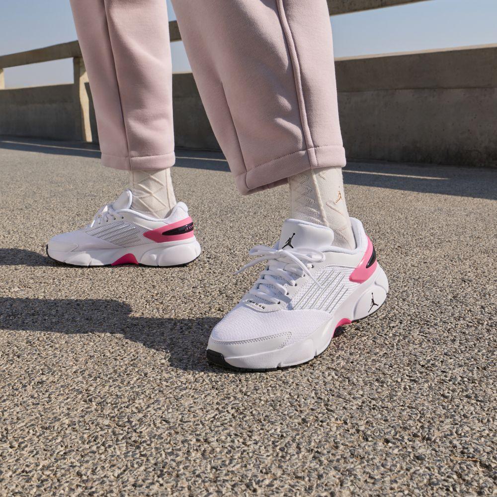Jordan Trunner Access White Black Pinksicle (Women s) 35.5