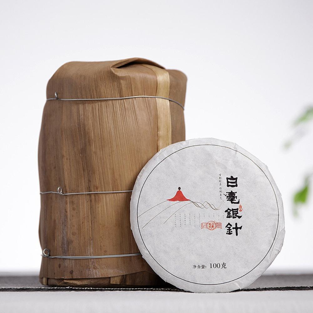 Yunnan Silver Needle Bílý čaj 100g Měsíční Starý Koláč