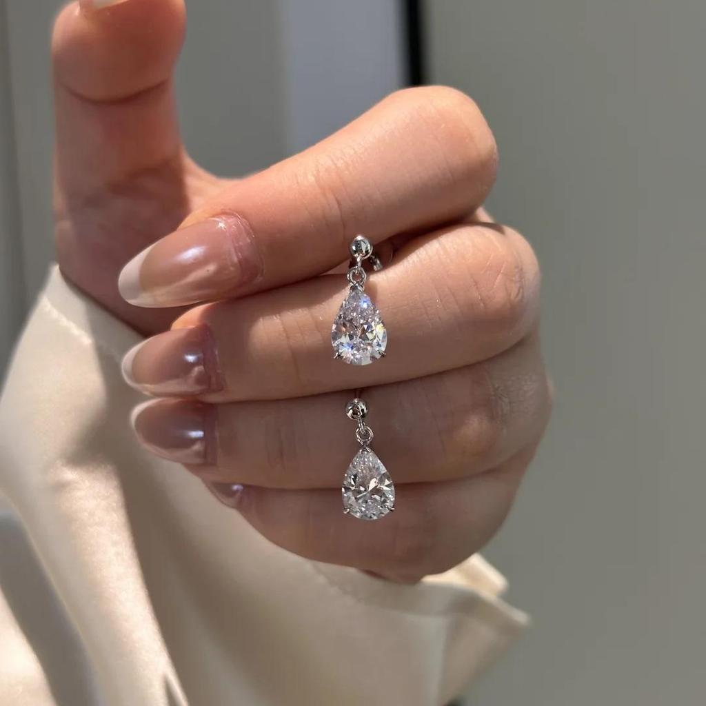 2026 New Light Luxury Exquisite High-end Design Water Drop Drill Ear Hole Earrings Temperament Earrings Cochlear Nails for Women