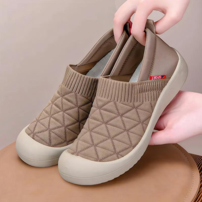 Shoes for women, versatile in summer, comfortable to step on, flat bottom, mom's shoes, soft sole