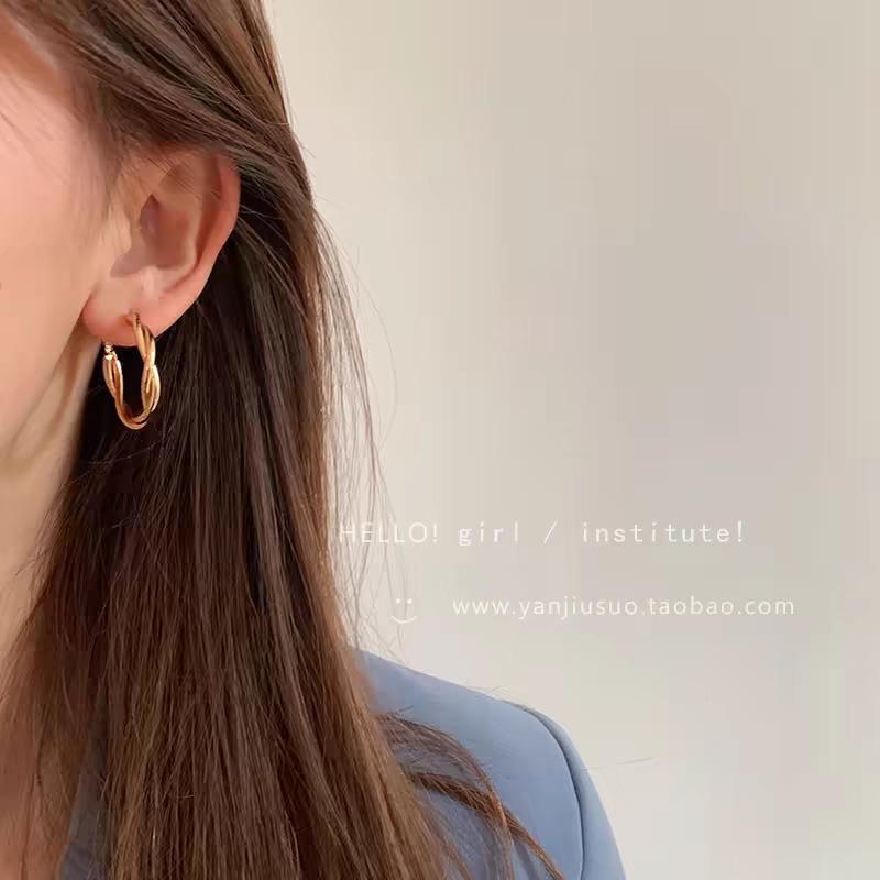Gold Ring Earrings Women's Ear Buckles Light Luxury High-end Earrings Autumn and Winter Ring Earrings