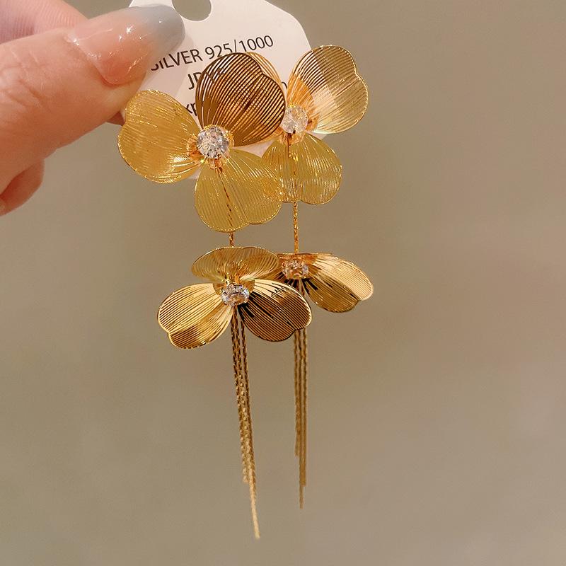 

Real gold electroplated silver needle flower fringed earrings European and American exaggerated design studs, niche high-end earrings