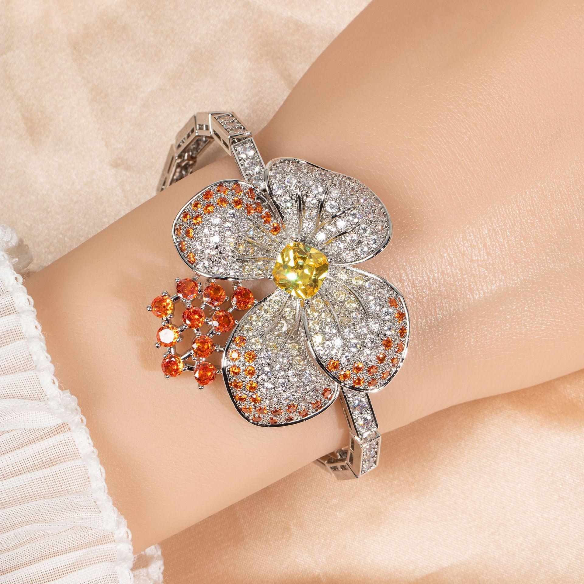 

European and American New Light Luxury Silver Flower Bracelet Three-dimensional Full Diamond Zircon Flower Bracelet High-end Hand Jewelry Tide 2026 18CM