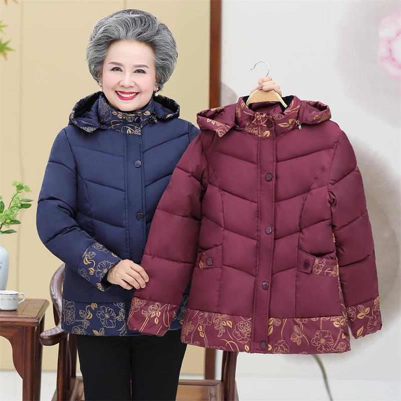 Orta Yaş ve Yaşlı Kadın Kaz Tüyü Ceket Anneler Yaşlılar İçin Kışlık Ceket Giyer