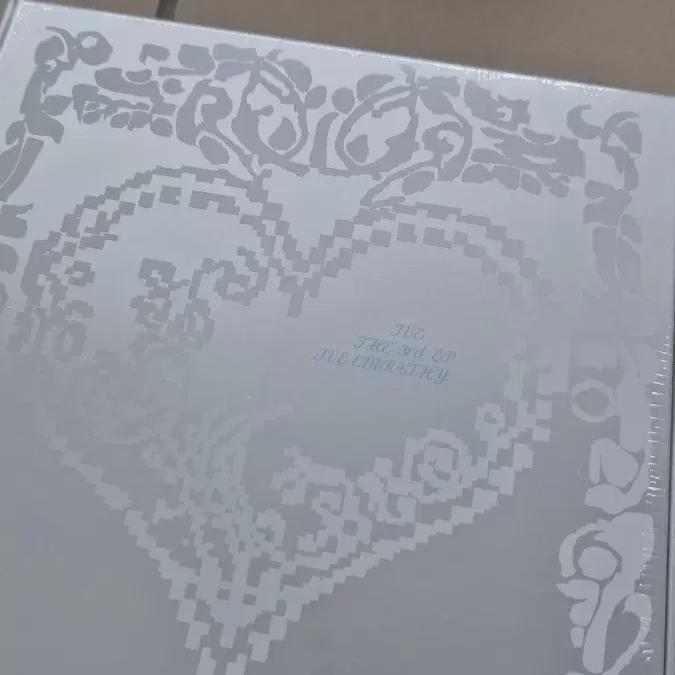 

Ive Mini Vol. 3 Empacie Loved Version