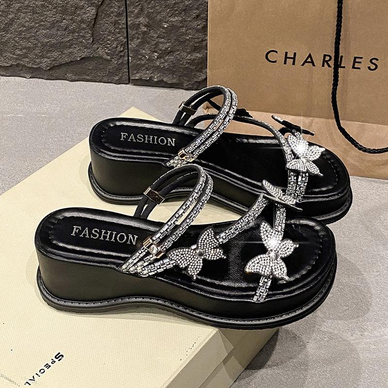 

Крутые шлепанцы на толстой подошве с бантом из стразов, женские, лето 2025, новая уличная мода, универсальные, на танкетке, на платформе, шлепанцы на перемычке 40 чёрный