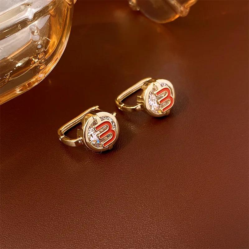 

Буква M Металлические серьги-пусеты Модные Высококлассные Циркониевые Круглые Серьги Темперамент Легкая Роскошь Серьги на каждый день