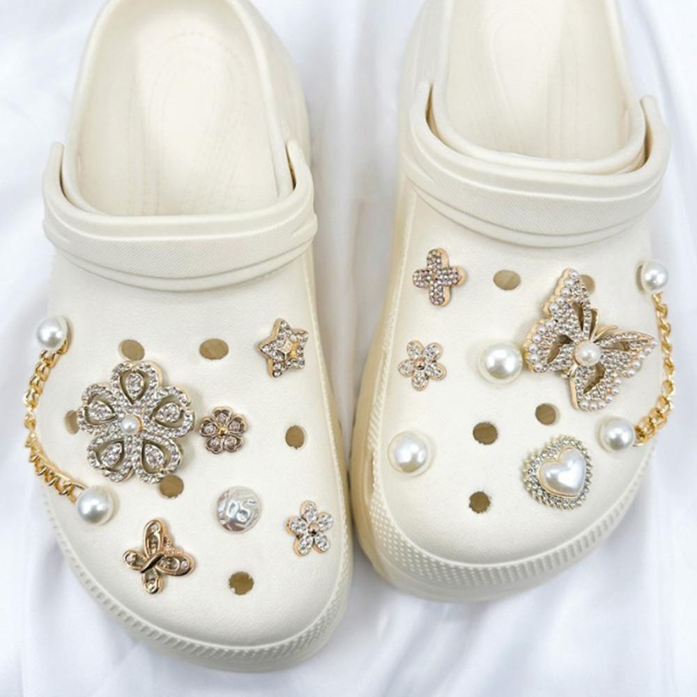 Set di 14Pz Charms Moda per Scarpe per Sandali Zoccoli Spille Accessori Farfalla Diamante Catena Perle Decorazioni Personalizzate per Scarpe da Ginnastica