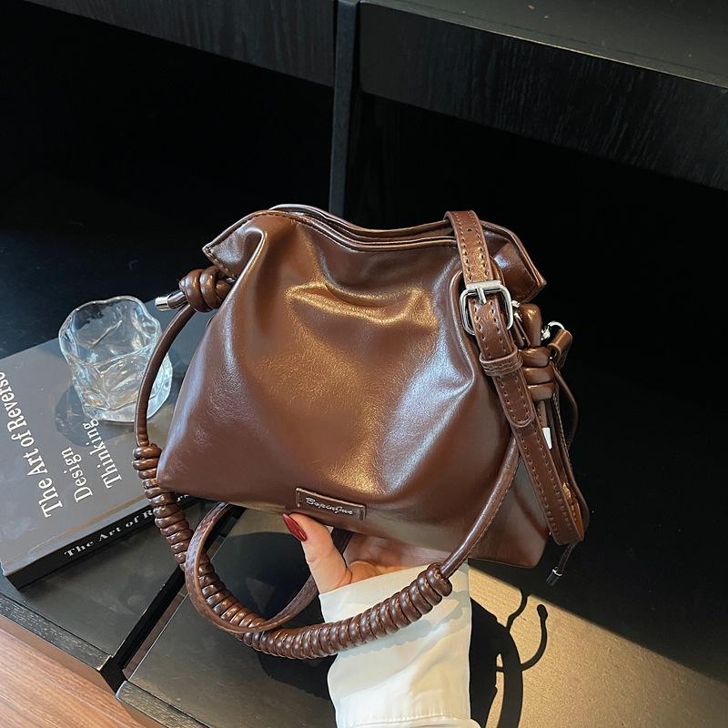 This Year's Popular Small Bag Women's Autumn and Winter Retro 2025 New Niche One-shoulder Messenger Bag Pleated Bucket Bag