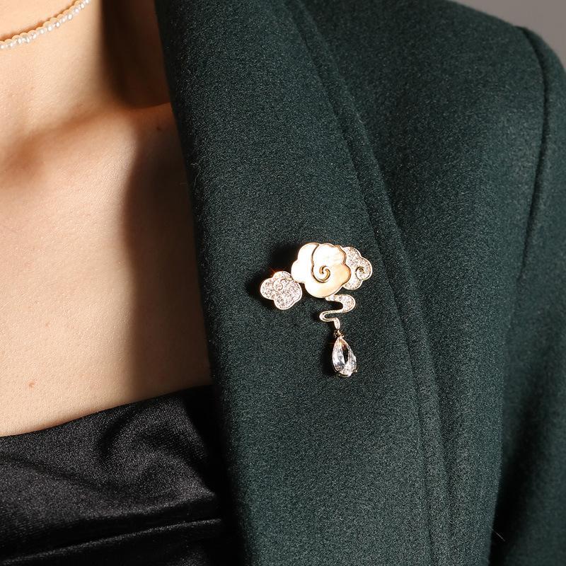 Chinese-style Xiangyun Brooch, High-end Women's Antique Tassel and Diamond-encrusted Brooch, Niche Design Sense Brooch