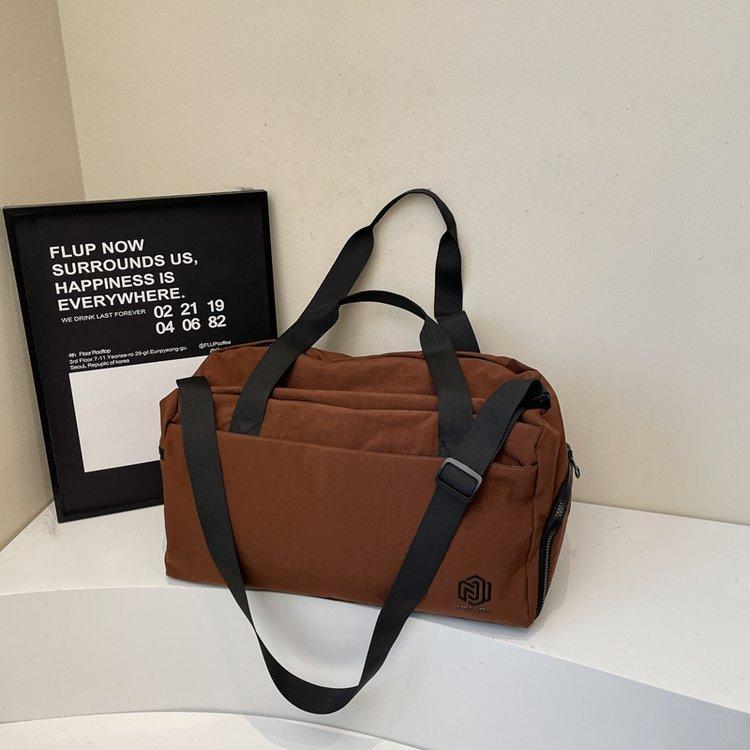 

Простая и повседневная дорожная сумка, вместительная сумка для хранения багажа, водонепроницаемая сумка-кроссбоди для разделения сухого и мокрого коричневый