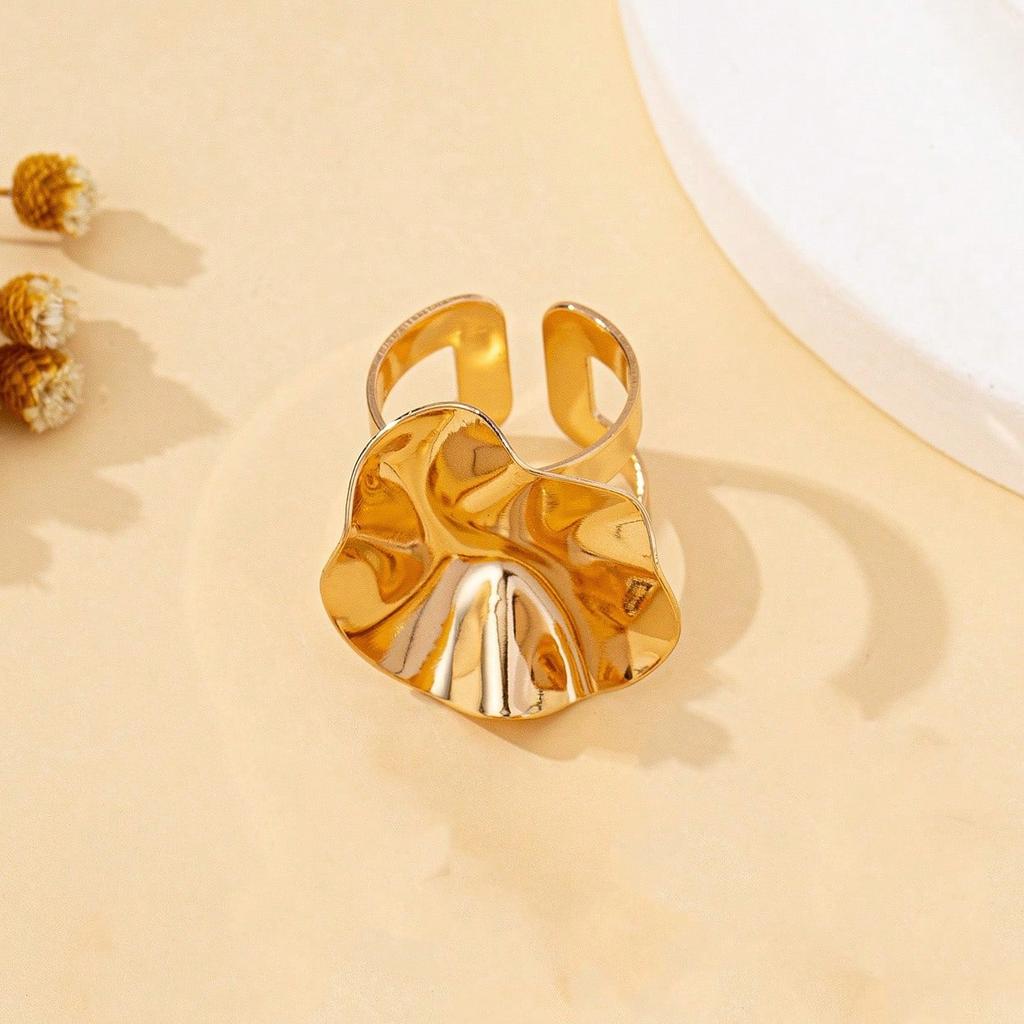 A Women's Ring Irregular Metal Round Simple Women's Ring Suitable for Daily Wear and Vacation Wear