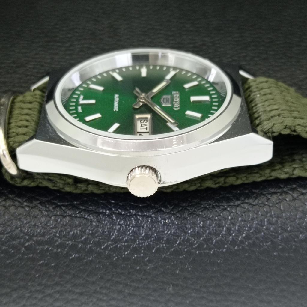 JAPAN VINTAGE SEIKO 5 AUTOMATIC REFURBISHED MENS GREEN DIAL WATCH a440674-4 Sk-a440674
